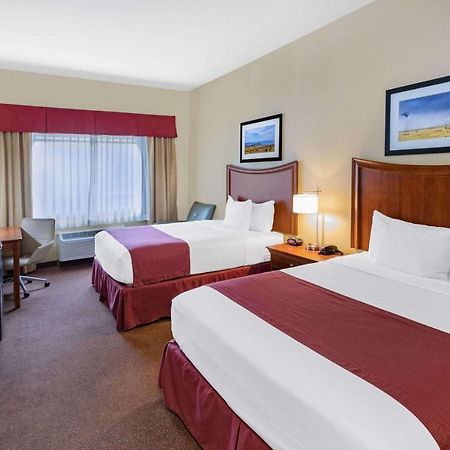 Baymont By Wyndham Cuero Hotel Exterior photo