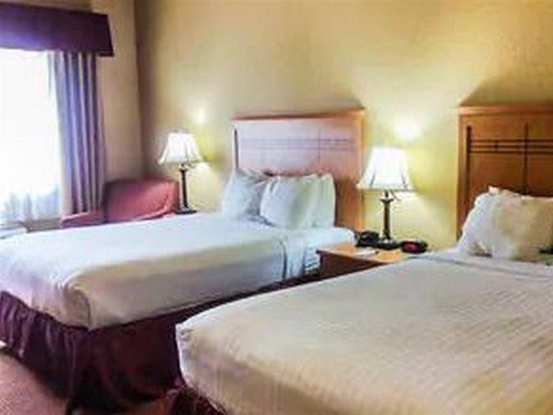 Baymont By Wyndham Cuero Hotel Exterior photo