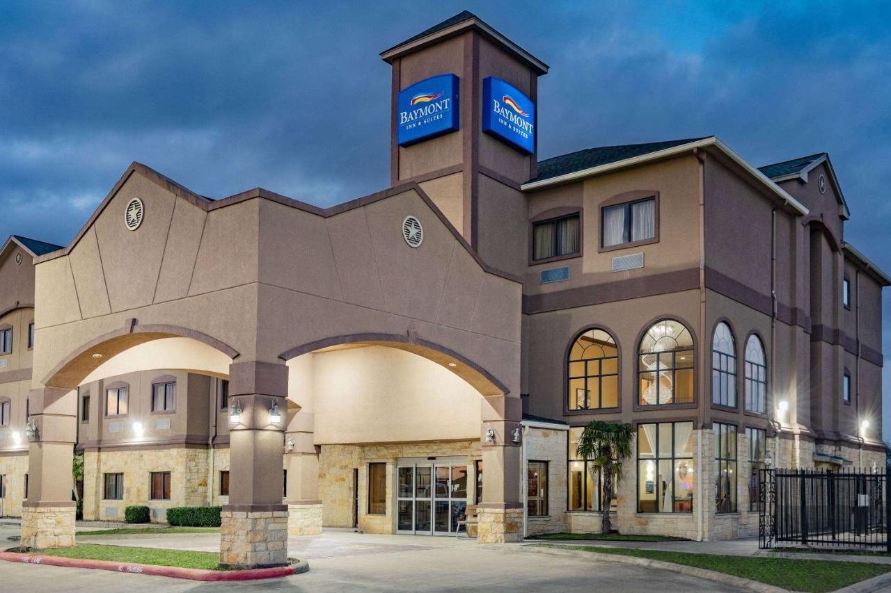 Baymont By Wyndham Cuero Hotel Exterior photo