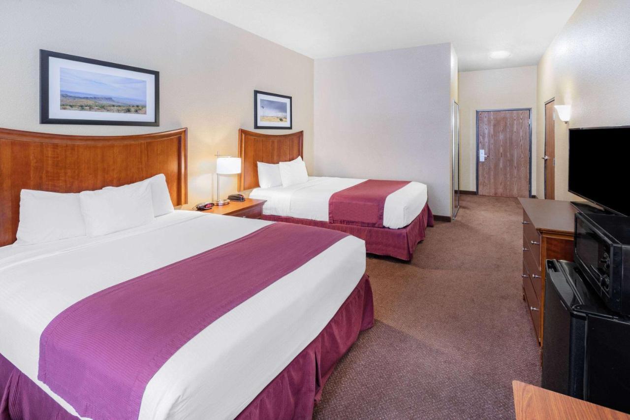 Baymont By Wyndham Cuero Hotel Exterior photo