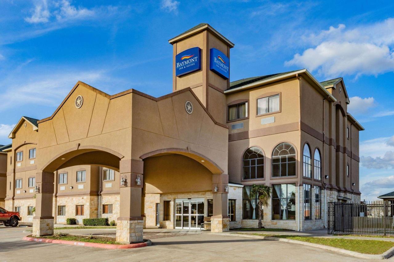 Baymont By Wyndham Cuero Hotel Exterior photo