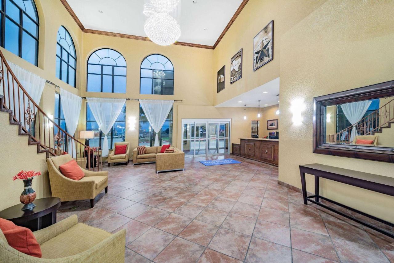Baymont By Wyndham Cuero Hotel Exterior photo