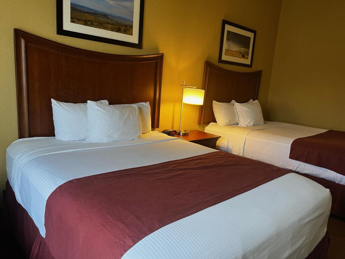 Baymont By Wyndham Cuero Hotel Exterior photo