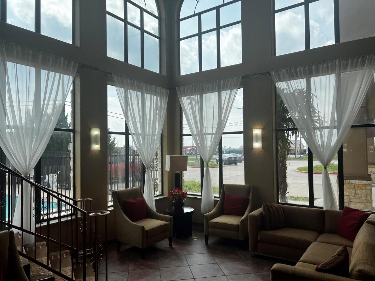 Baymont By Wyndham Cuero Hotel Exterior photo