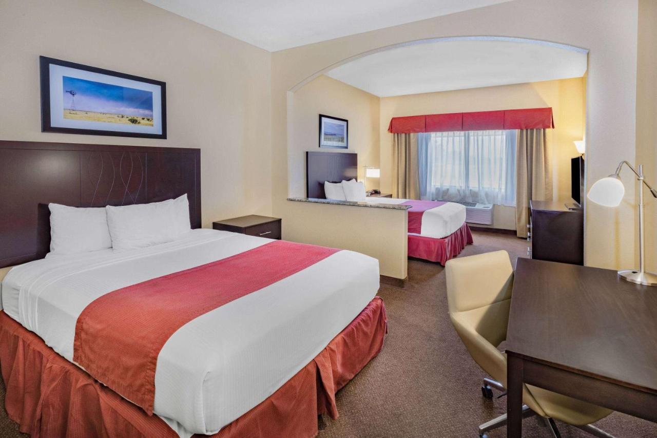Baymont By Wyndham Cuero Hotel Exterior photo