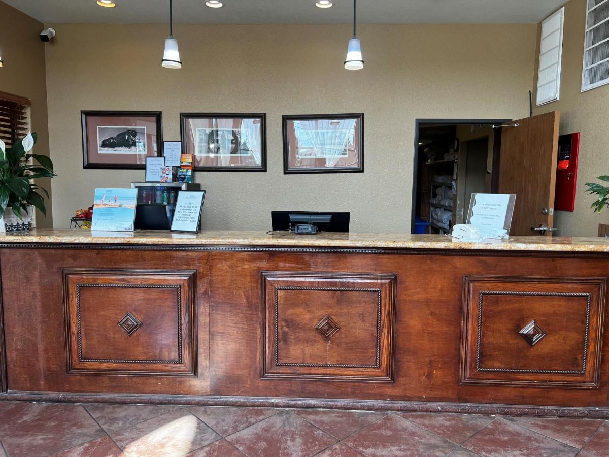 Baymont By Wyndham Cuero Hotel Exterior photo