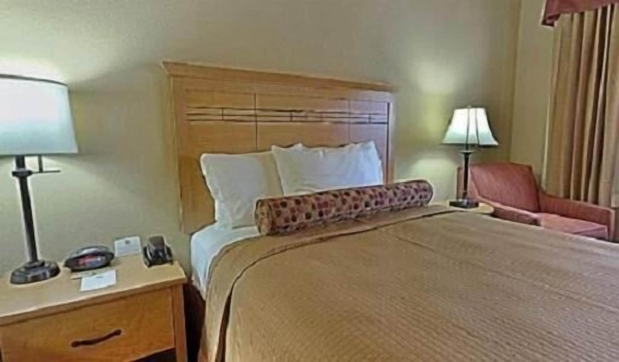 Baymont By Wyndham Cuero Hotel Exterior photo