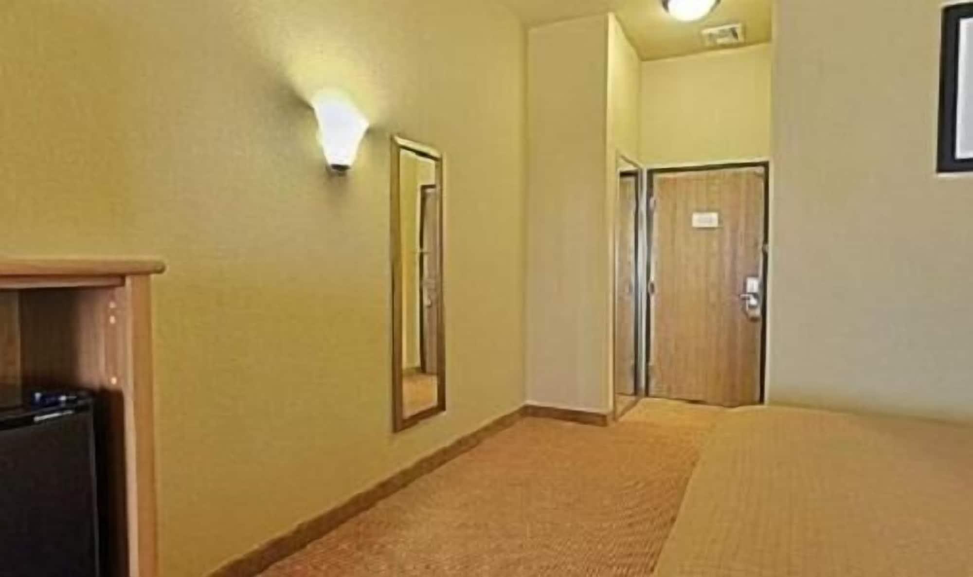 Baymont By Wyndham Cuero Hotel Exterior photo